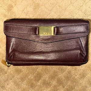 EXCELLENT Tumi Larkin Springdale Phone Wallet Bordeaux Maroon Leather
